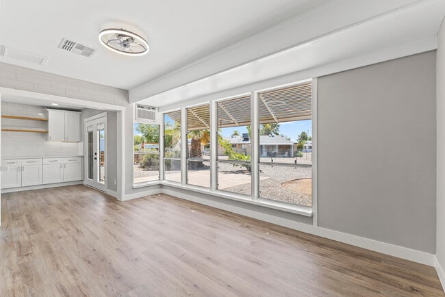 Building Photo - 10423 W Monterosa Dr