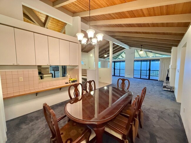 Building Photo - Beautiful 3 Bedroom / 2.5 Bathroom Home in Wailuku Heights!