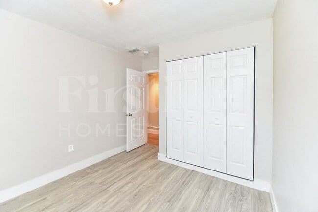 Building Photo - 16941 SW 119th Ct