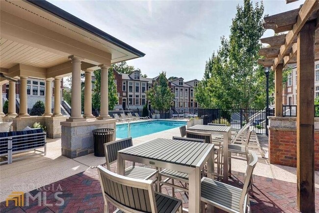 Building Photo - 2962 Savoy Way