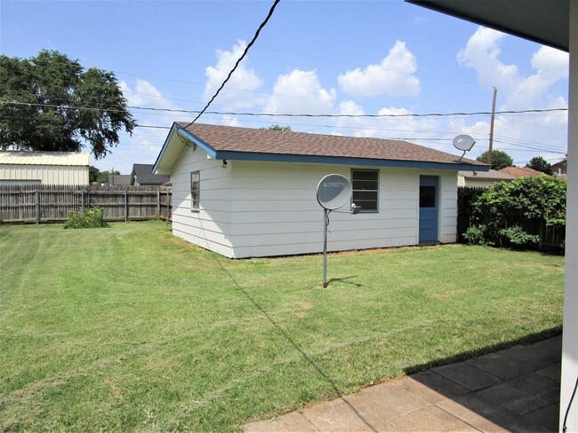 Building Photo - Covered Parking for 3 vehicles!