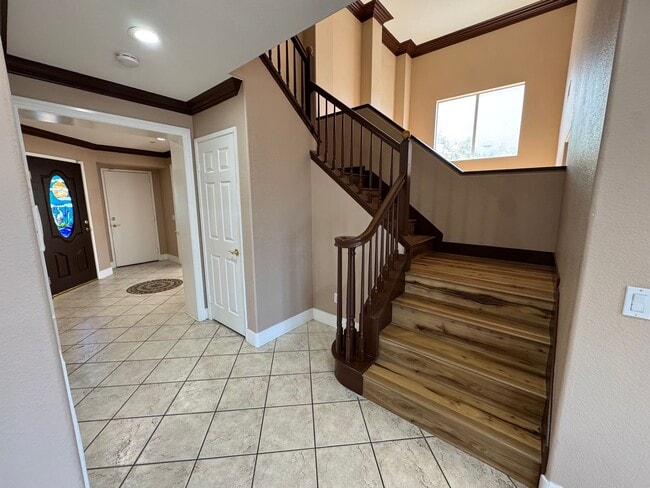 Building Photo - Gorgeous for 4 Bedroom and gated community