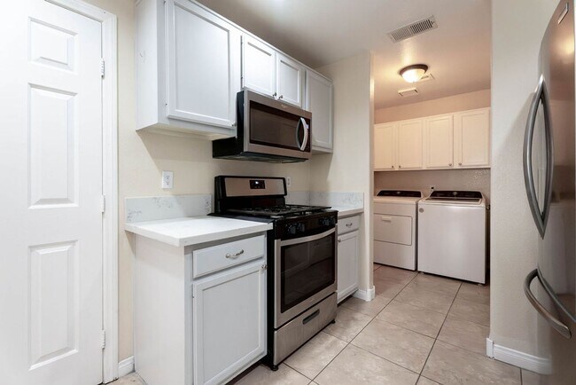 Building Photo - 8217 Diamond Star Ct