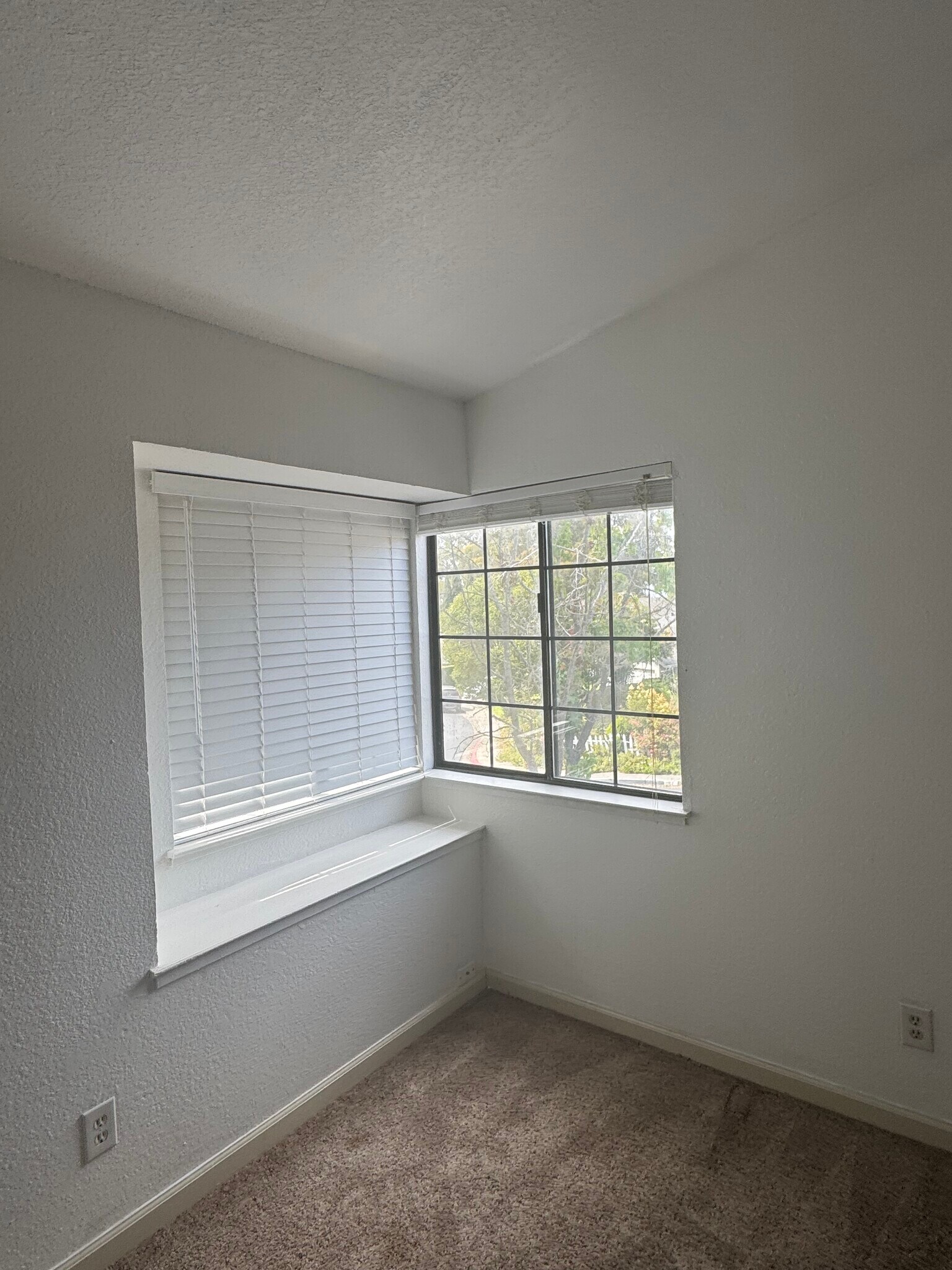 Building Photo - 600 Lighthouse Dr
