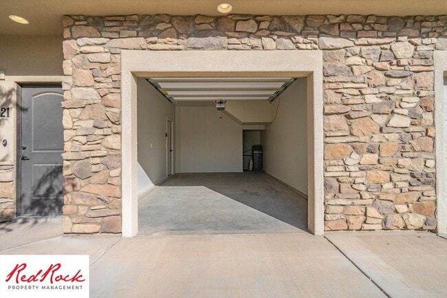 Building Photo - 3 Bedroom Townhome in Buena Vista Community