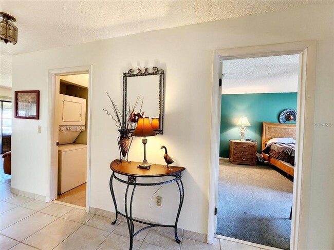 Building Photo - 552 Fairways Dr