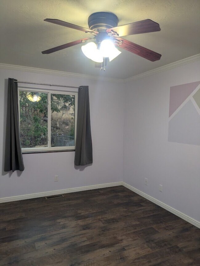 Building Photo - 564 S Goosenest Dr
