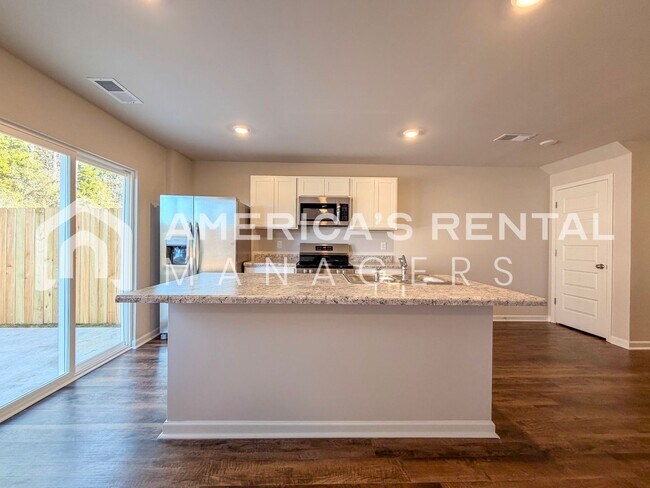 Building Photo - Bright and Spacious Lincoln Townhome for R...