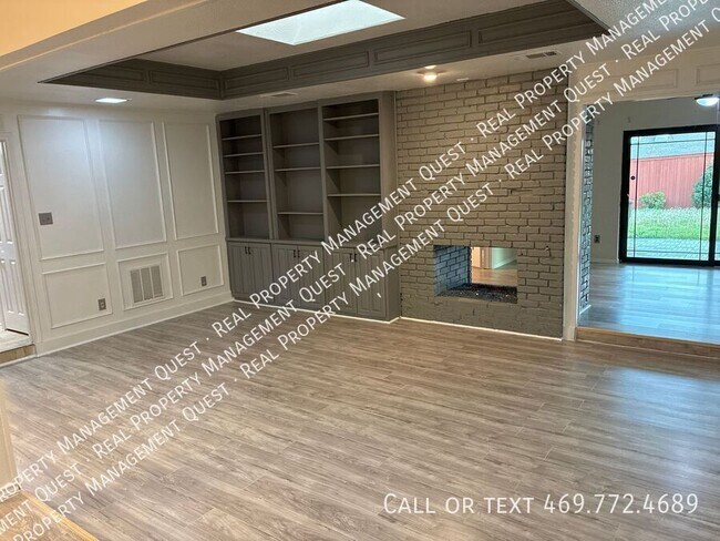 Building Photo - 410 Peacock Cir