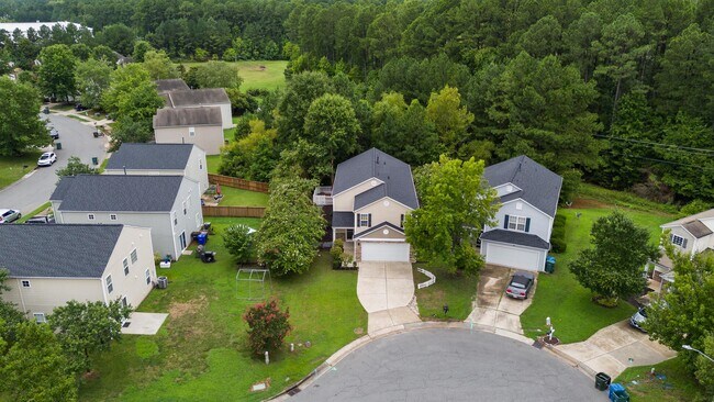 Building Photo - 5 Thorton Ct