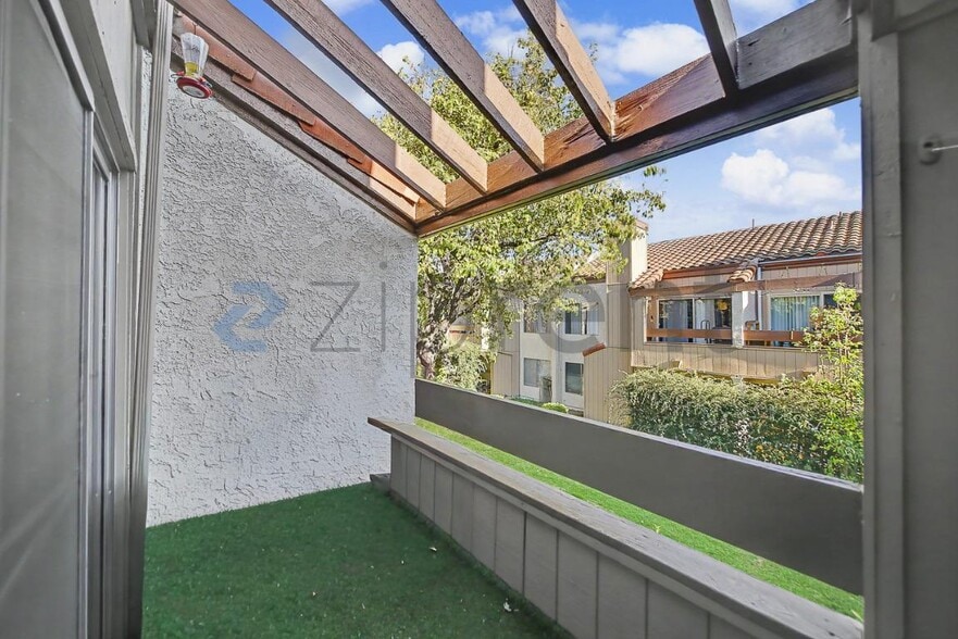 Building Photo - Unit 289