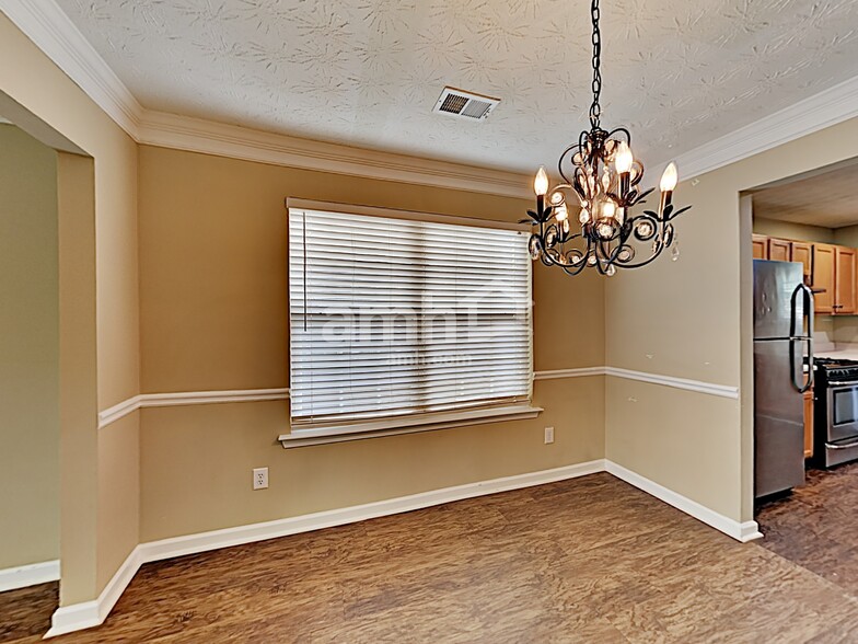 Building Photo - 158 Village Trace