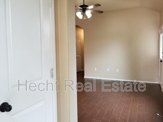 Building Photo - 1027 Brown Rock Dr