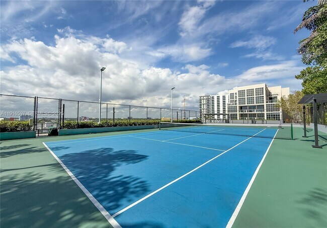 Building Photo - 121 NE 34th St