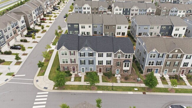 Building Photo - 707 Channing Park Cir
