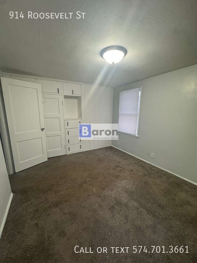 Building Photo - 914 Roosevelt St