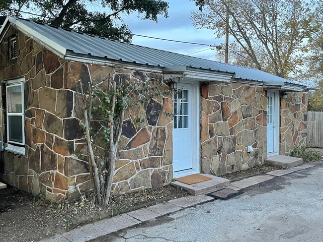 Building Photo - 1201 E Wise St