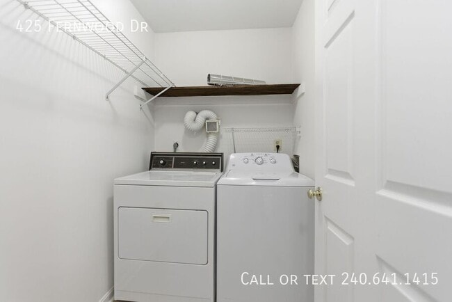 Building Photo - 425 Fernwood Dr