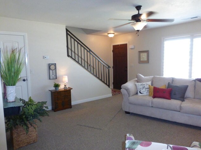 Building Photo - 370 1425 N St