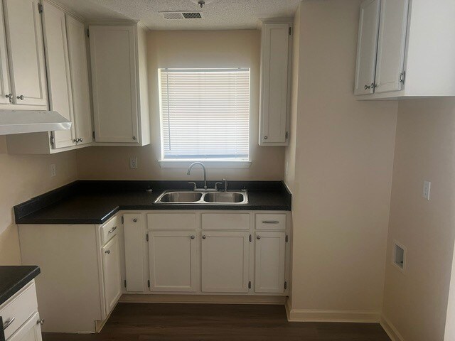 Building Photo - 4 Bed 2 Bath | Move-In Ready