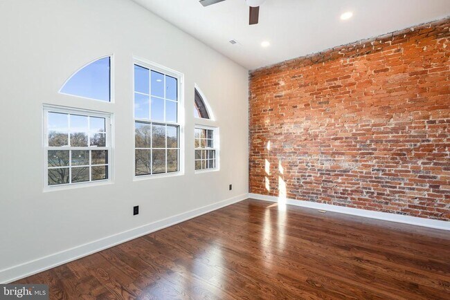 Building Photo - 1613 N 33rd St