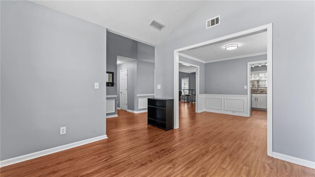 Building Photo - 450 Manor Glen Dr