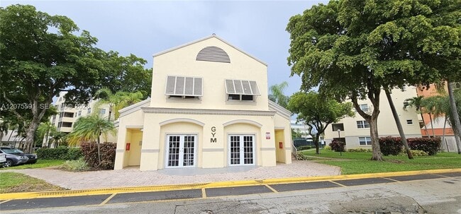 Building Photo - 8363 Lake Dr