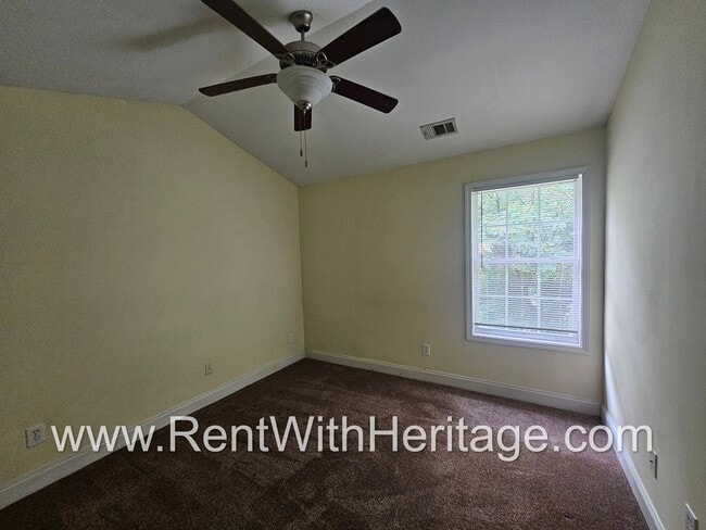Building Photo - Gorgeous 3Bd / 2Ba Immaculate Townhome / U...