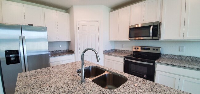 Building Photo - Like New!!! 3-Bedroom, 2-Bathroom in Winte...
