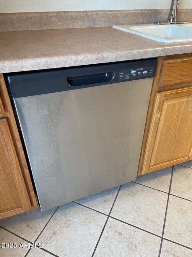 Building Photo - 2138 E Spruce Dr