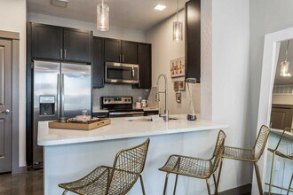 Building Photo - 1111 N Durham Dr