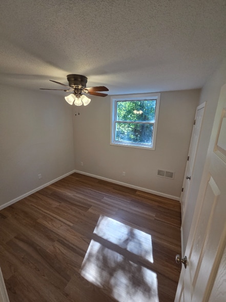 Building Photo - 1349 Main St