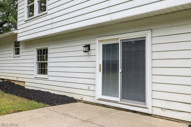 Building Photo - 2445 Olentangy Dr