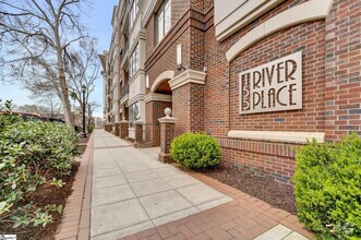 Building Photo - 155 Riverplace