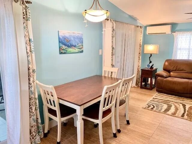 Building Photo - 802 S Emerald Dr