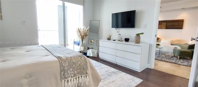 Building Photo - 170 SE 14th St