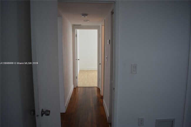 Building Photo - 9720 Bay Harbor Terrace