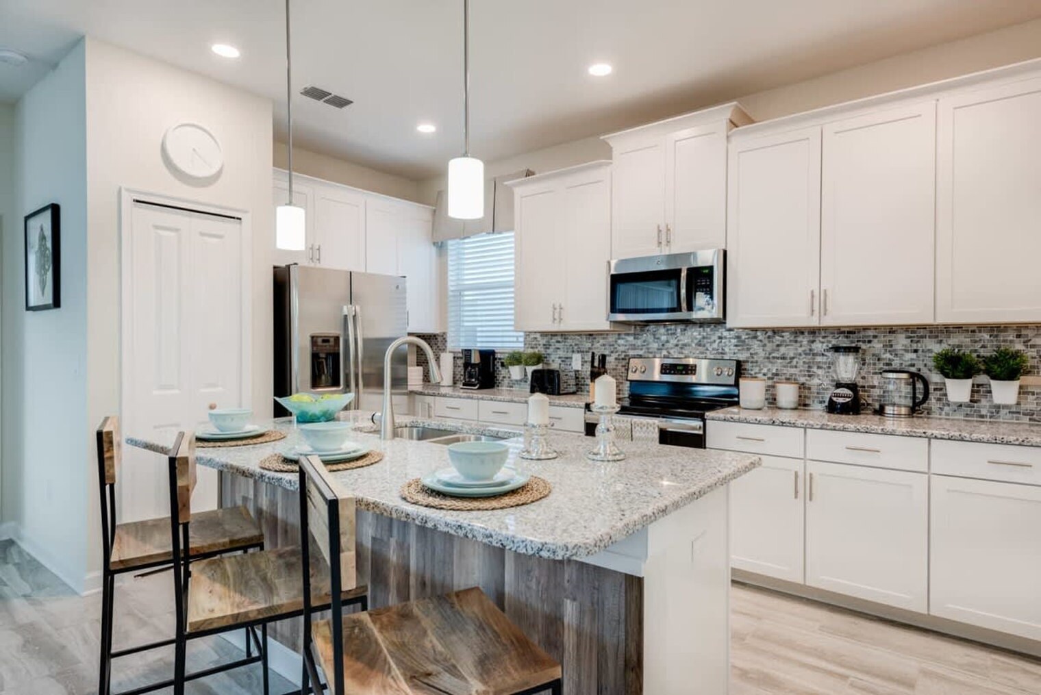 Building Photo - 4801 Kings Castle Cir