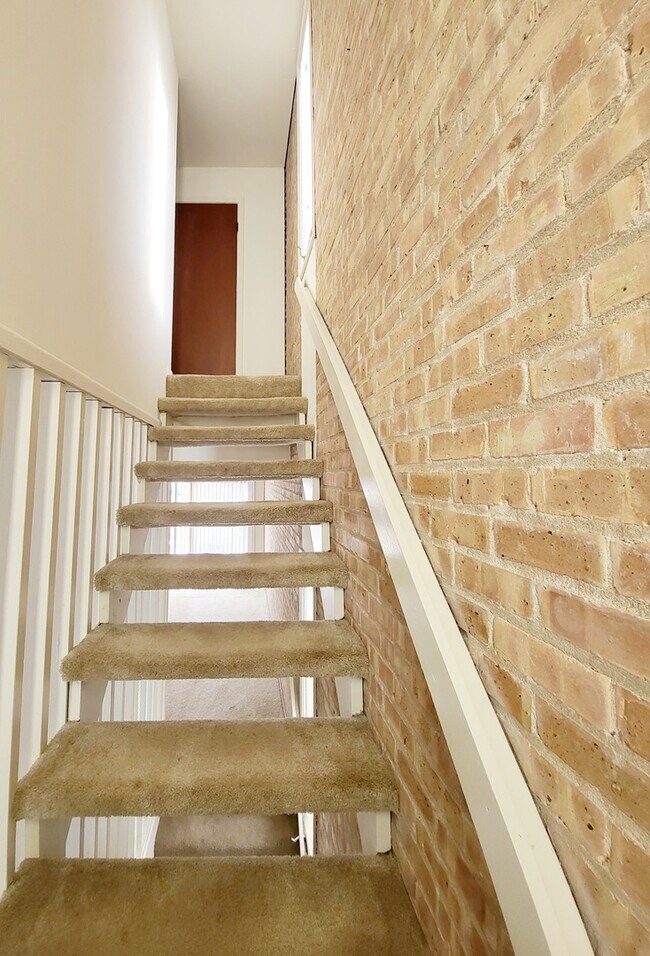 Building Photo - 724 Concord Ln