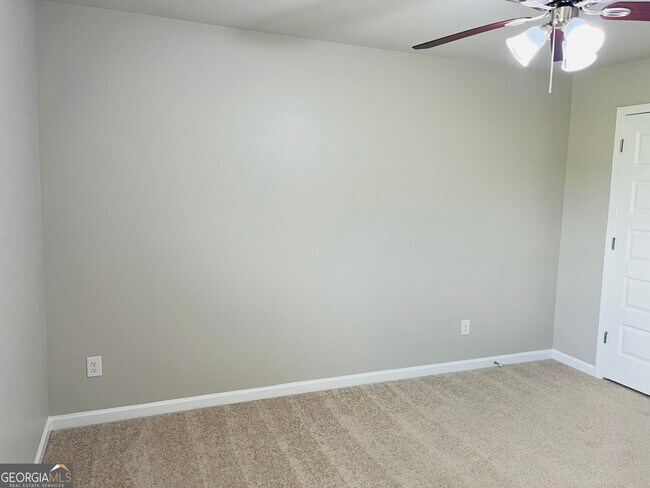 Building Photo - 19 White Spruce Wy