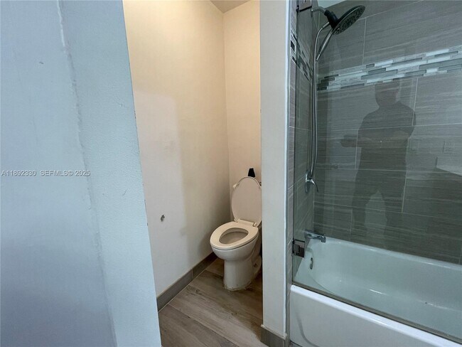 Building Photo - 1042 Adams Ave