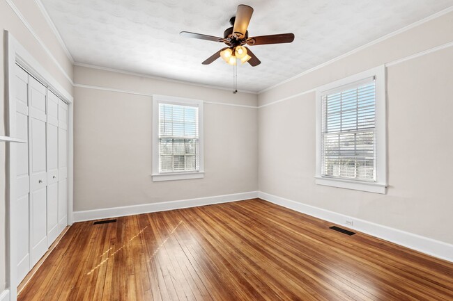 Building Photo - ELECTRICITY INCLUDED on this Renovated 2 B...