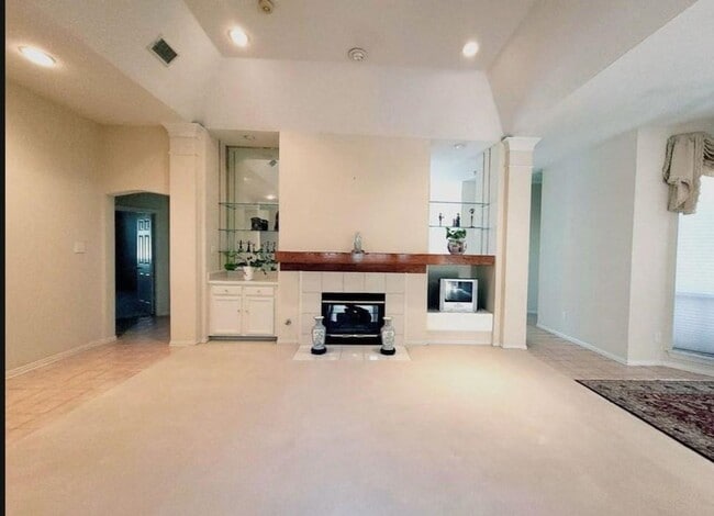 Building Photo - 6401 Dakota Dr