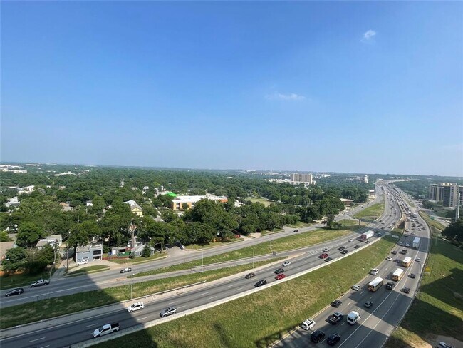 Building Photo - 84 East Ave