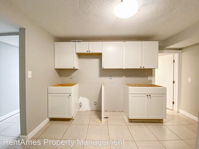 Building Photo - 525 Welch Ave