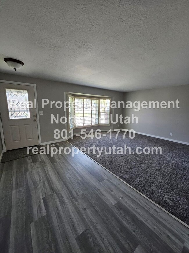 Building Photo - Lovely 5 Bedroom Home in Layton Available Now!