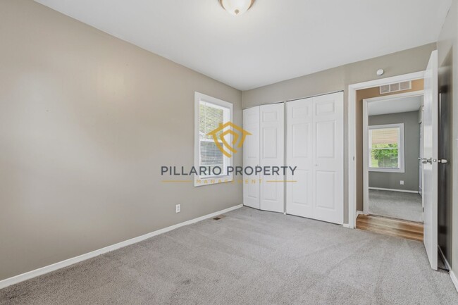 Building Photo - Charming 3-Bedroom Near Downtown with Fenced Yard & Garage Available NOW!