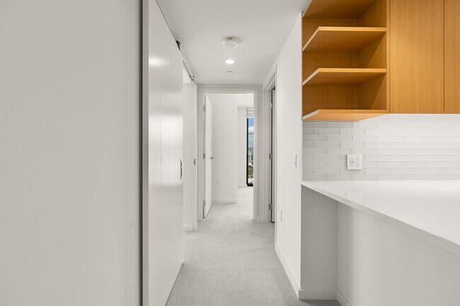 Building Photo - Sky Ala Moana West — 2 Bed / 2 Bath / 2 Parking