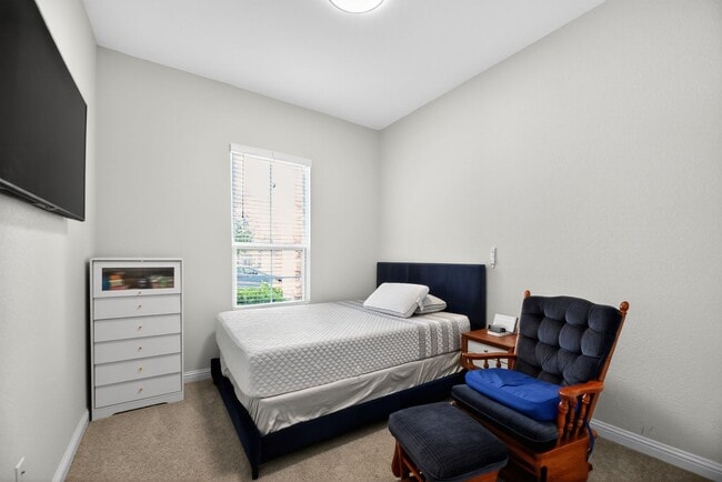 Building Photo - GATED COMMUNITY - 3 BEDROOM
