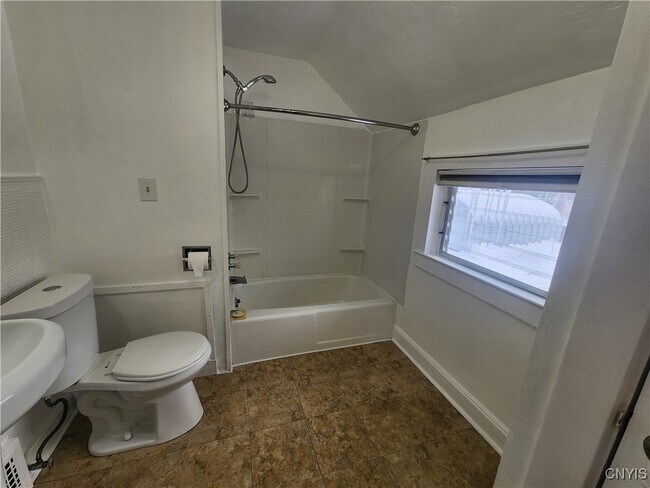 Building Photo - 134 E Hoard St